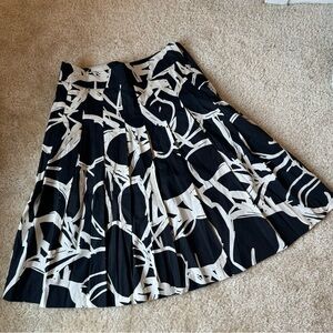 H&M black and white abstract print pleated knee-length skirt, only worn once!